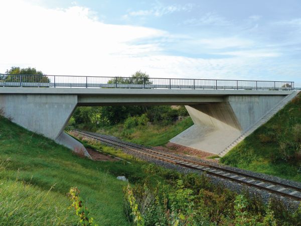 12 Bildstrecke Bahnbrücke Neunkirchen