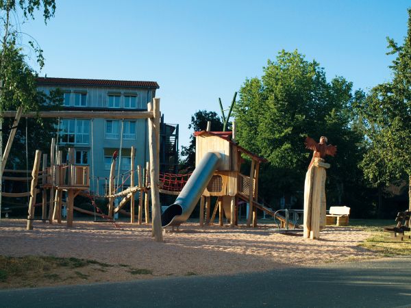 18 Bildstrecke Mehrgenerationenspielplatz Weidenberg