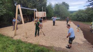Einweihung des neuen Spielplatzes in Mengersreuth